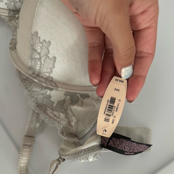 Victoria’s Secret bombshell bra - Picture 2 of 2